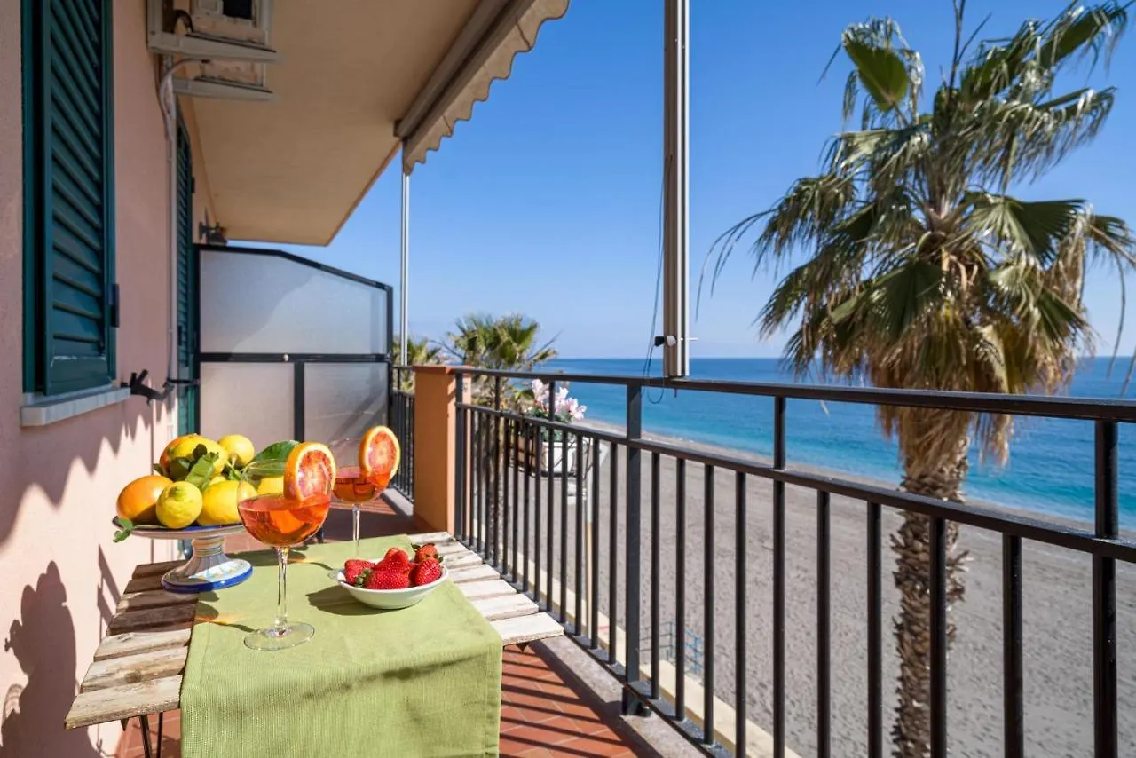 Loft Balcone Sul Mare Apartment Letojanni
