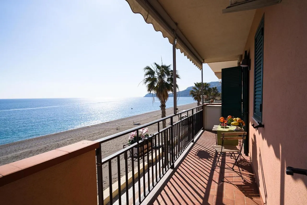 Loft Balcone Sul Mare Apartment Letojanni