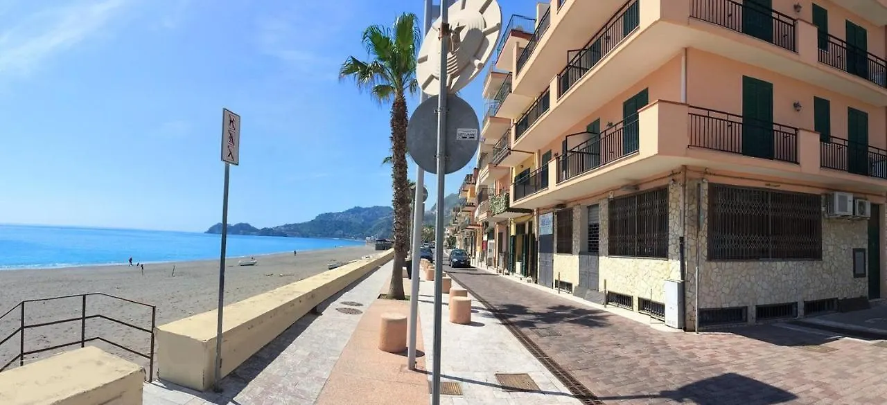 Loft Balcone Sul Mare Apartment Letojanni Italy